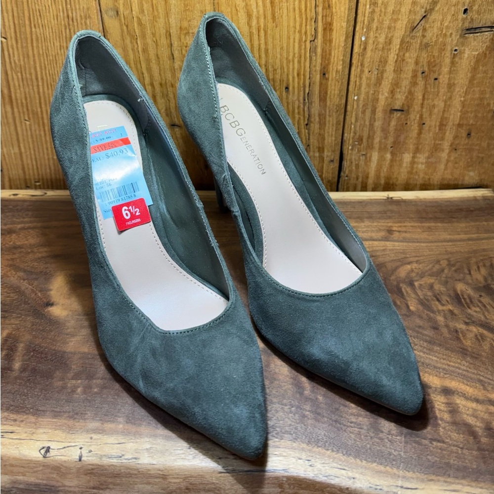 BCBGeneration Olive Green Suede Pointed Toe Pumps 6.5B NEW